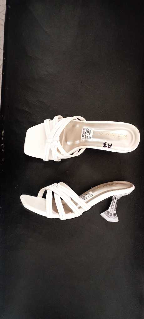 Ladies sandle